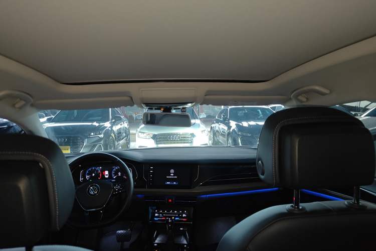 Used Volkswagen Passat 2020 330TSI Luxury Edition China VI Headliner