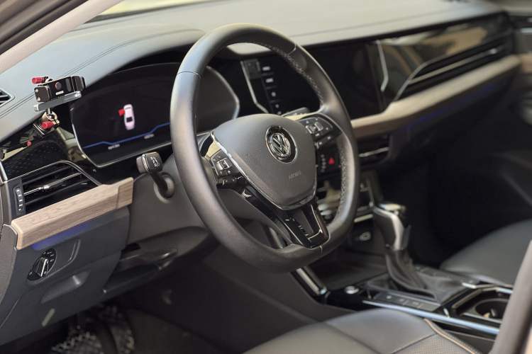 Used Volkswagen Passat 2020 330TSI Luxury Edition China VI Interior 1