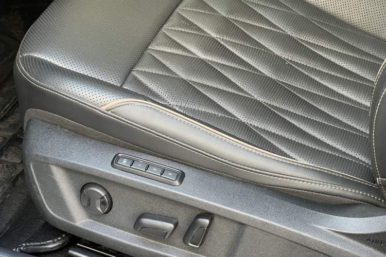Used Volkswagen Passat 2020 330TSI Luxury Edition China VI Interior 11