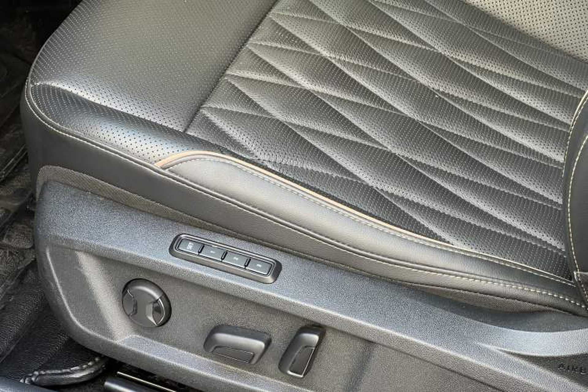 Used Volkswagen Passat 2020 330TSI Luxury Edition China VI Interior 11