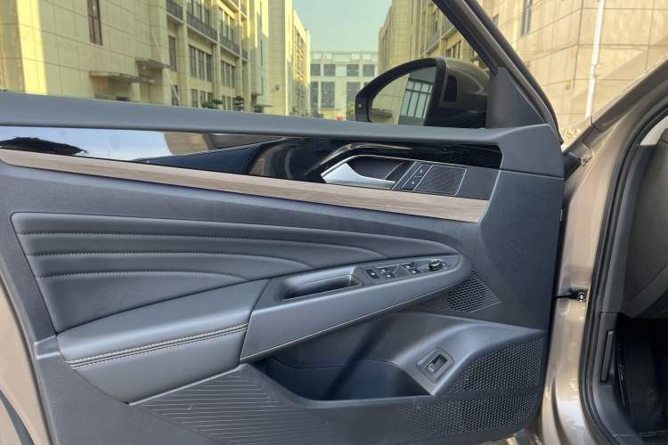 Used Volkswagen Passat 2020 330TSI Luxury Edition China VI Interior 4