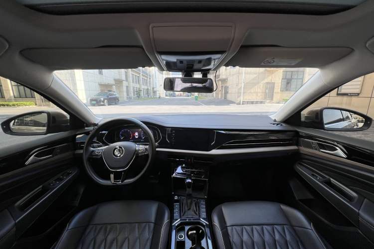 Used Volkswagen Passat 2020 330TSI Luxury Edition China VI Interior 5