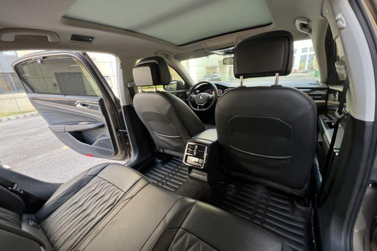 Used Volkswagen Passat 2020 330TSI Luxury Edition China VI Interior 7