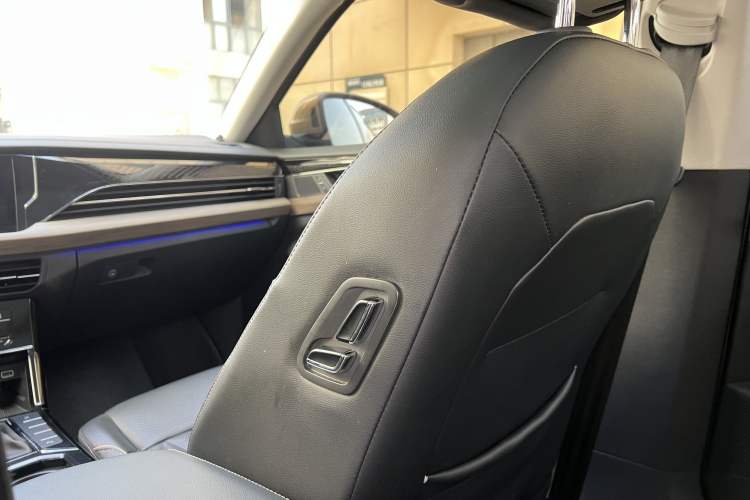 Used Volkswagen Passat 2020 330TSI Luxury Edition China VI Interior 8