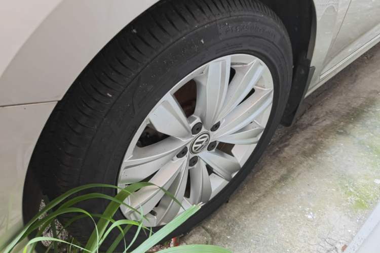 Used Volkswagen Passat 2020 330TSI Elite Edition China VI Left Front Wheel Hub