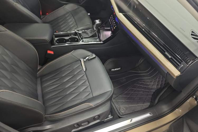Used Volkswagen Passat 2020 Revised Version 330TSI Luxury Edition China VI Standard Right Front Seat