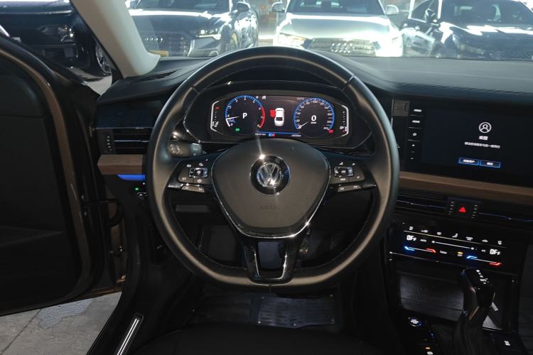 Used Volkswagen Passat 2020 330TSI Luxury Edition China VI Steering Wheel