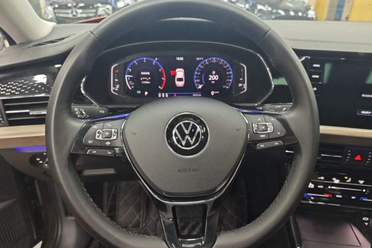 Used Volkswagen Passat 2020 Revised Version 330TSI Luxury Edition China VI Standard Steering Wheel