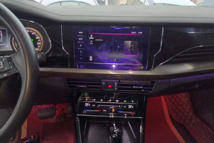 Used Volkswagen Passat 2020 Facelift 330TSI Elite Edition China VI Standard Audio And AC Panel