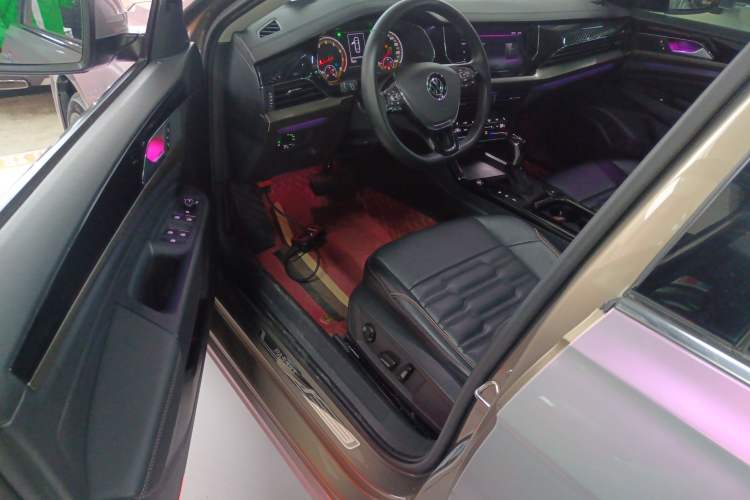 Used Volkswagen Passat 2020 Facelift 330TSI Elite Edition China VI Standard Driver Seat