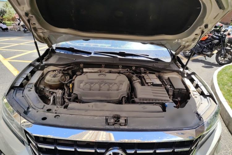 Used Volkswagen Passat 2020 330TSI Elite Edition China VI Engine Bay