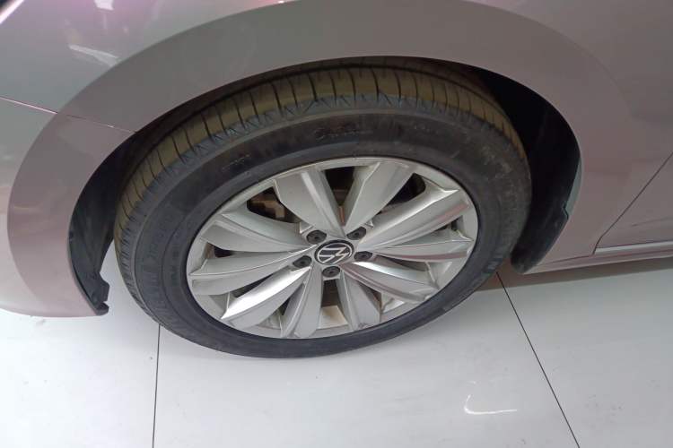 Used Volkswagen Passat 2020 Facelift 330TSI Elite Edition China VI Standard Left Front Wheel Hub