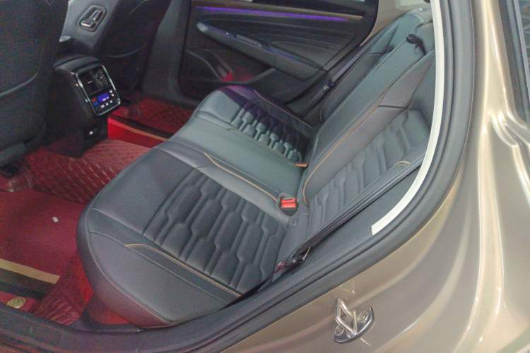 Used Volkswagen Passat 2020 Facelift 330TSI Elite Edition China VI Standard Left Rear Seat