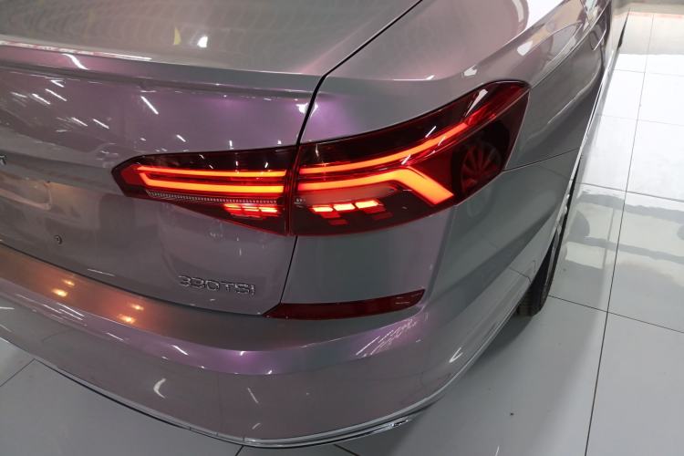 Used Volkswagen Passat 2020 Facelift 330TSI Elite Edition China VI Standard Right Rear Taillight
