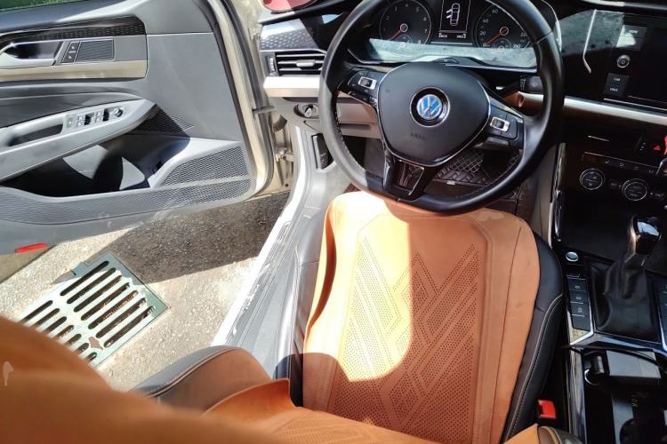 Used Volkswagen Passat 2020 330TSI Elite Edition China VI Steering Wheel