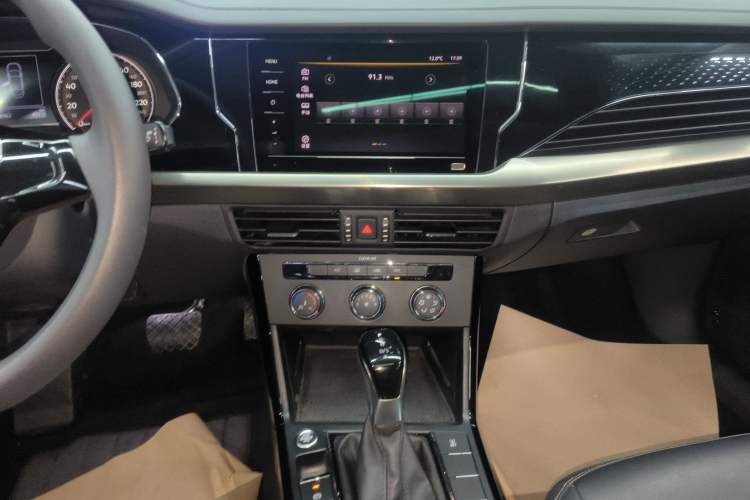 Used Volkswagen Passat 2020 Revised Version 280TSI Business Edition China VI Standard Audio And AC Panel