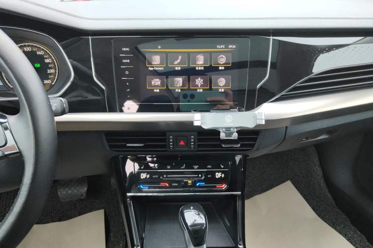 Used Volkswagen Passat 2020 330TSI Elite Edition China VI Audio And AC Panel