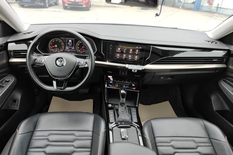 Used Volkswagen Passat 2020 330TSI Elite Edition China VI Center Console