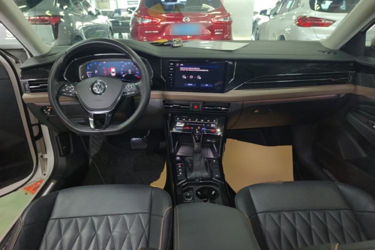 Used Volkswagen Passat 2020 330TSI Luxury Edition China VI Center Console