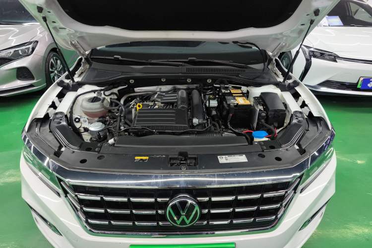 Used Volkswagen Passat 2020 Revised Version 280TSI Business Edition China VI Standard Engine Bay