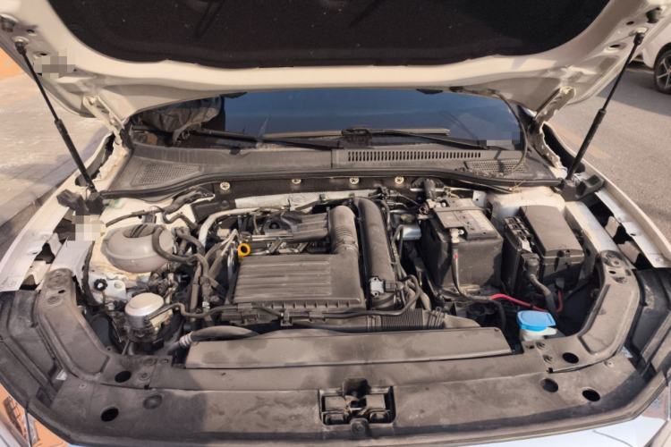 Used Volkswagen Passat 2020 280TSI Business Edition China VI Standard Engine Bay