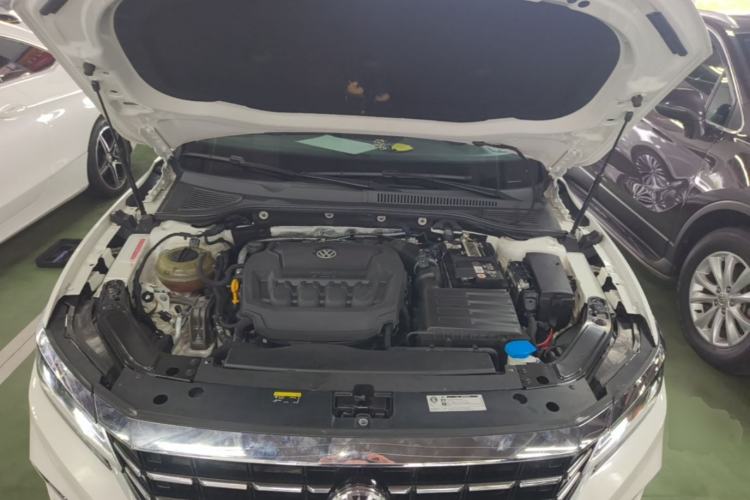 Used Volkswagen Passat 2020 330TSI Luxury Edition China VI Engine Bay