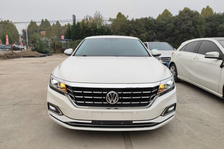 Used Volkswagen Passat 2020 330TSI Elite Edition China VI Front