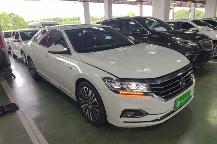 Used Volkswagen Passat 2020 330TSI Luxury Edition China VI Front Right 45 Deg