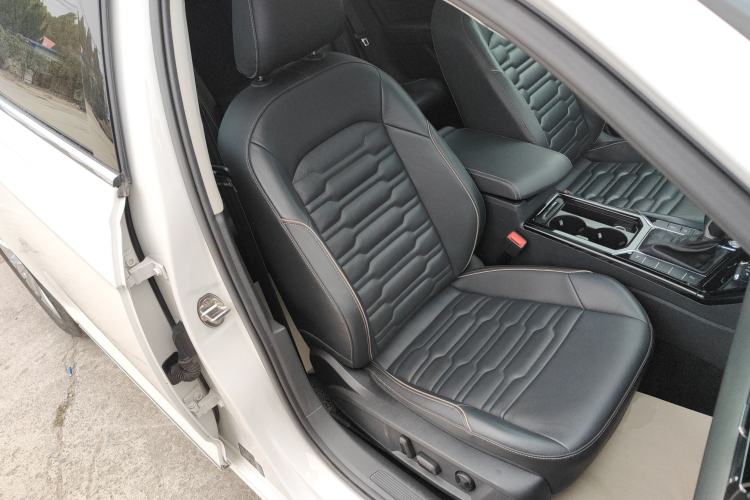 Used Volkswagen Passat 2020 330TSI Elite Edition China VI Right Front Seat