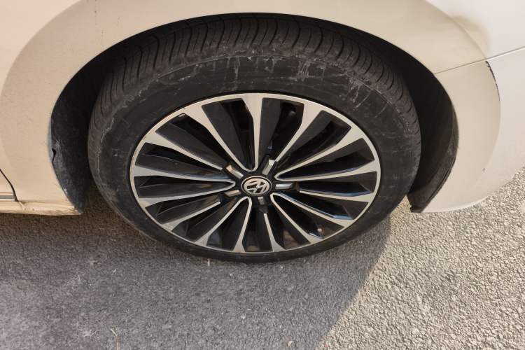 Used Volkswagen Passat 2020 280TSI Business Edition China VI Standard Right Front Wheel Hub