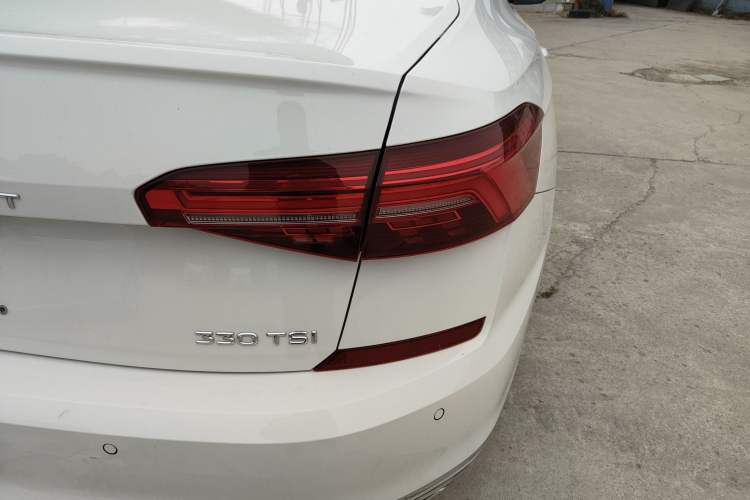 Used Volkswagen Passat 2020 330TSI Elite Edition China VI Right Rear Taillight