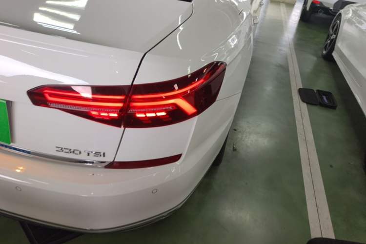 Used Volkswagen Passat 2020 330TSI Luxury Edition China VI Right Rear Taillight