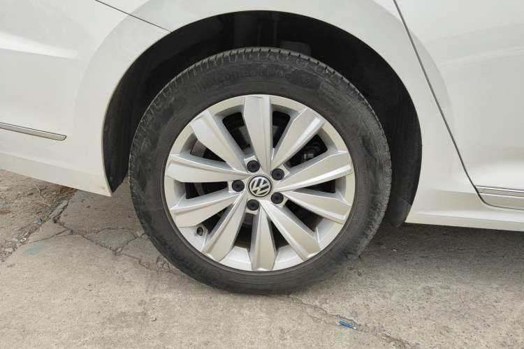 Used Volkswagen Passat 2020 330TSI Elite Edition China VI Right Rear Wheel Hub