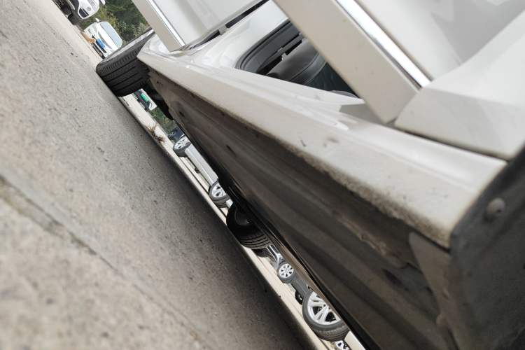 Used Volkswagen Passat 2020 330TSI Elite Edition China VI Right Side Sill