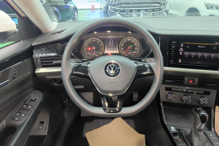 Used Volkswagen Passat 2020 Revised Version 280TSI Business Edition China VI Standard Steering Wheel