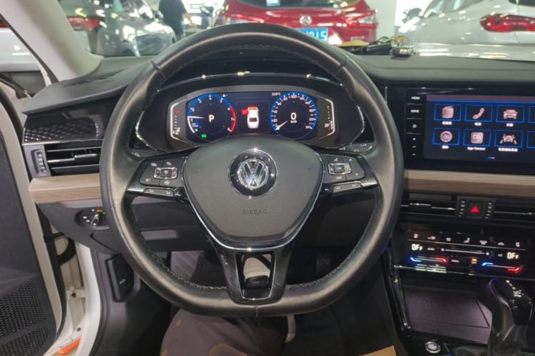 Used Volkswagen Passat 2020 330TSI Luxury Edition China VI Steering Wheel