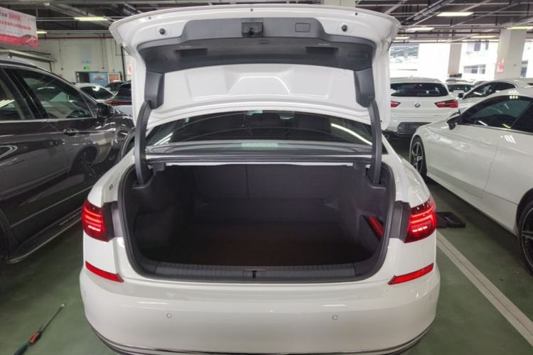 Used Volkswagen Passat 2020 330TSI Luxury Edition China VI Trunk