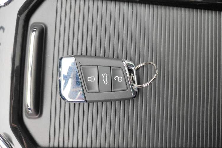 Used Volkswagen Passat 2020 330TSI Elite Edition China VI Vehicle Key
