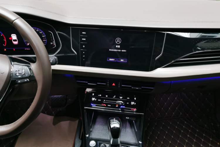 Used Volkswagen Passat 2020 330TSI Luxury Edition China VI Audio And AC Panel