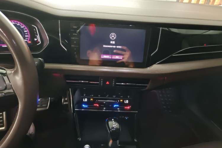 Used Volkswagen Passat 2020 330TSI Luxury Edition China VI Audio And AC Panel