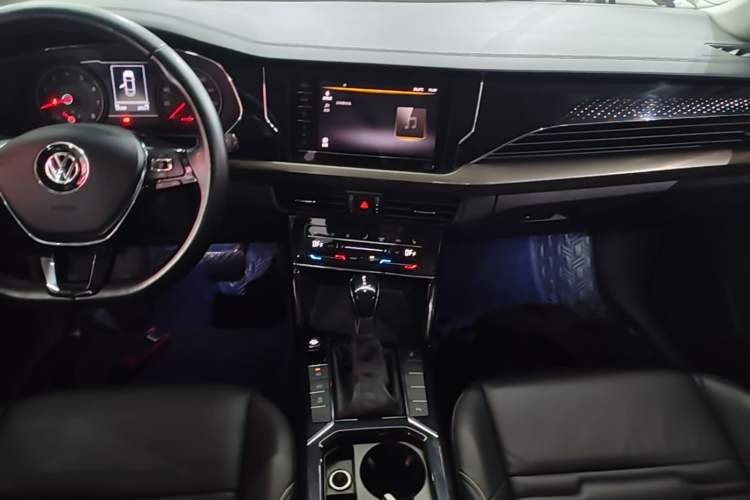 Used Volkswagen Passat 2020 330TSI Elite Edition China VI Audio And AC Panel