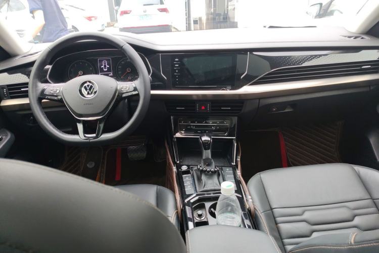 Used Volkswagen Passat 2020 Facelift 330TSI Elite Edition China VI Standard Center Console