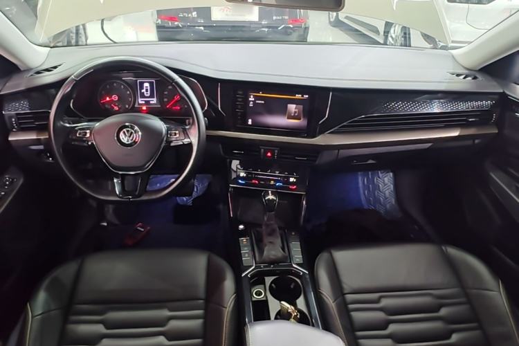 Used Volkswagen Passat 2020 330TSI Elite Edition China VI Center Console