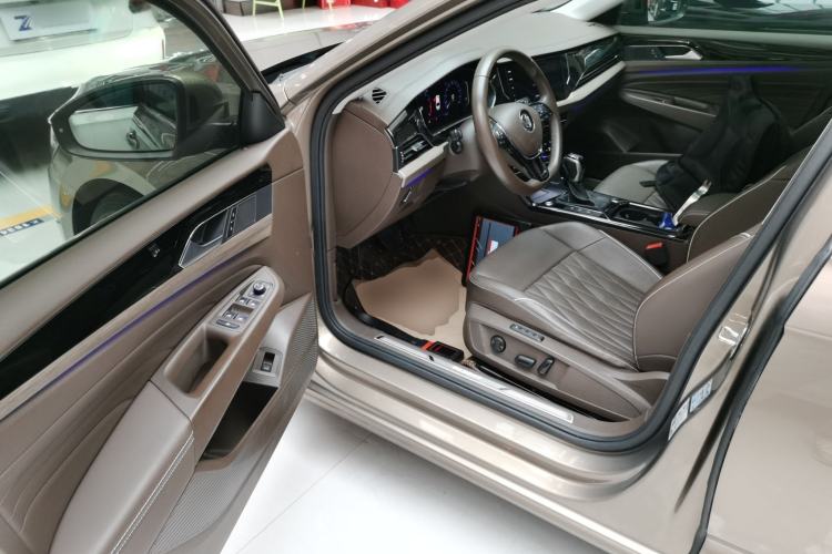 Used Volkswagen Passat 2020 330TSI Luxury Edition China VI Driver Seat