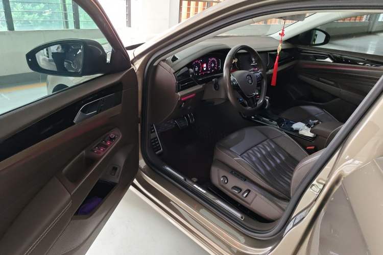 Used Volkswagen Passat 2020 330TSI Luxury Edition China VI Driver Seat