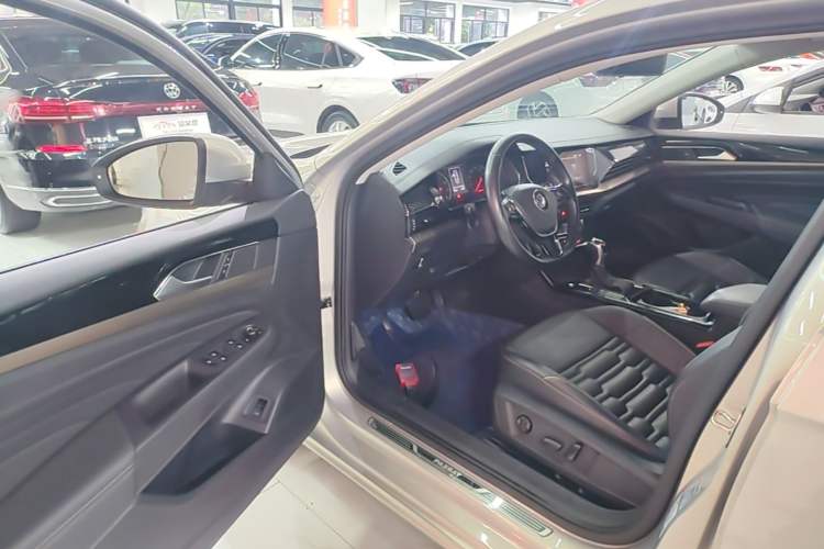 Used Volkswagen Passat 2020 330TSI Elite Edition China VI Driver Seat
