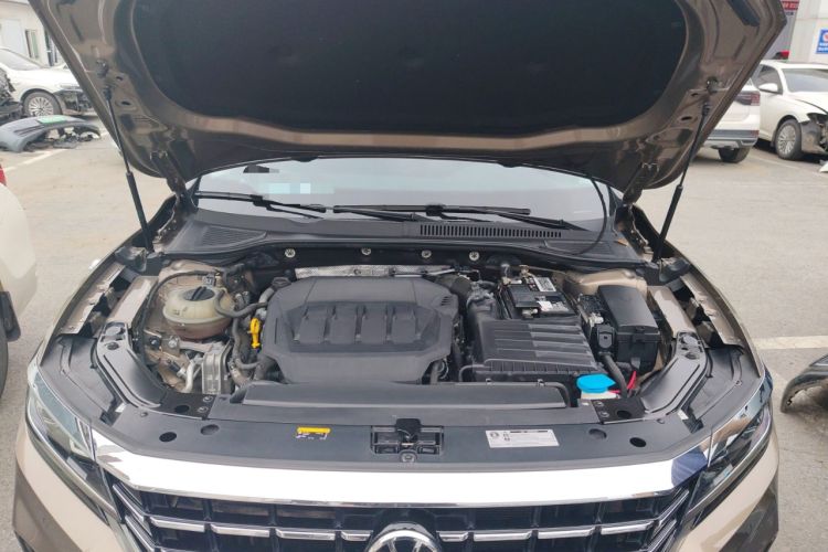 Used Volkswagen Passat 2020 Facelift 330TSI Elite Edition China VI Standard Engine Bay