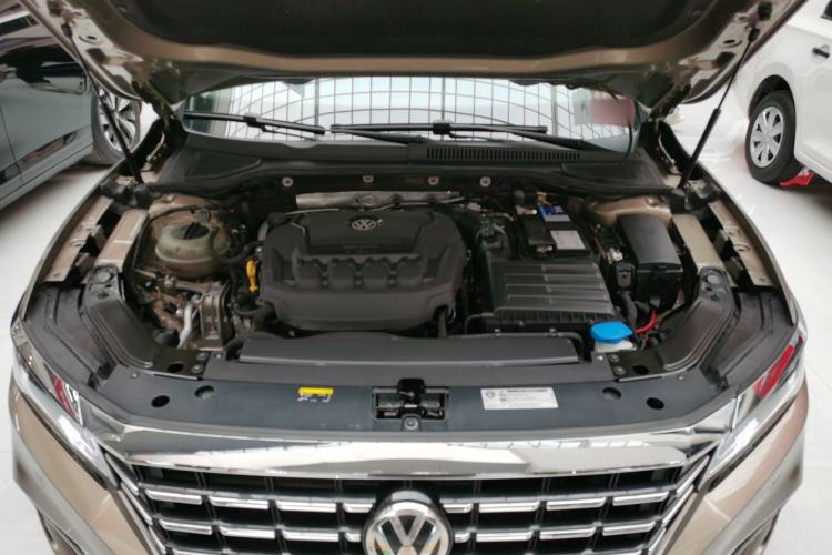 Used Volkswagen Passat 2020 330TSI Luxury Edition China VI Engine Bay