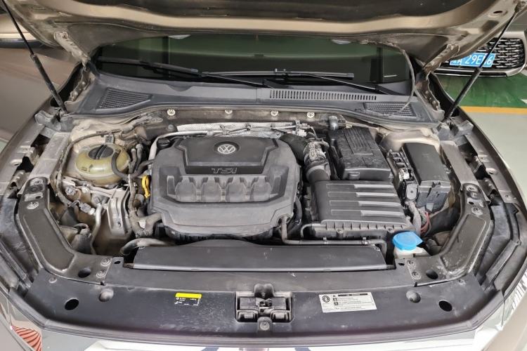 Used Volkswagen Passat 2020 330TSI Luxury Edition China VI Engine Bay