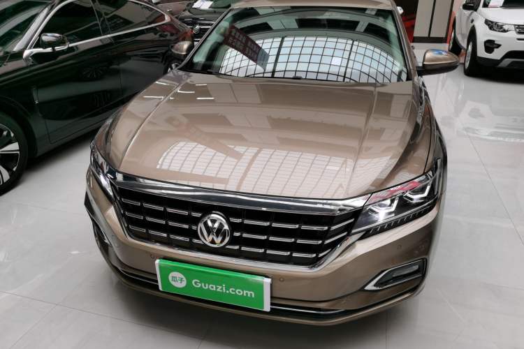 Used Volkswagen Passat 2020 330TSI Luxury Edition China VI Front
